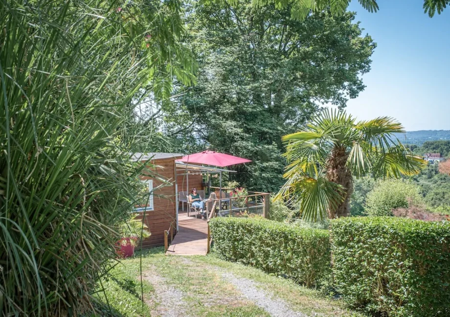 Terrasse du lodge avec vue sur la campagne